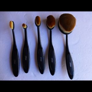 Oval Makeup Brushes